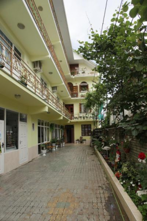 Uyut Hotel